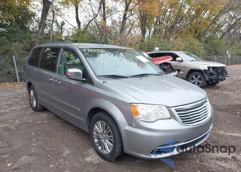 2013 Chrysler Town & Country Touring-L z USA, uszkodzony, nr VIN 2C4RC1CG3DR676919